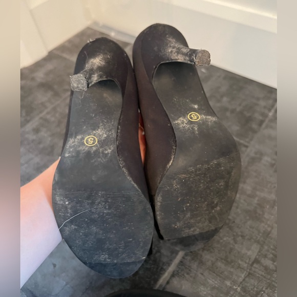 George heels - Picture 3 of 3